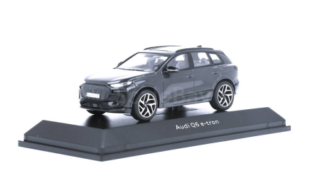 Модель Audi Q6 e-tron magnet grey 1:43 SPARK (DEALER VERSION), масштабная модель, scale43