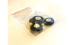 Грузовые шины Michelin XZL 14.00R20 (универсальные) на дисках 1:43