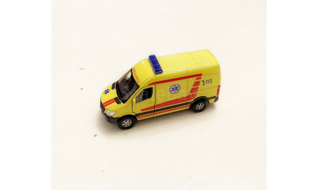 Модель MERCEDES-BENZ SPRINTER LATVIA AMBULANCE 1/50 WELLY, масштабная модель, scale50