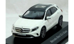 Модель Mercedes-Benz GLA-class (X156) white 1/43 DICKIE-SCHUCO (DEALER VERSION)