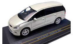 Модель Mitsubishi Grandis MPV (2003) white pearl 1/43 FIRST 43 MODELS