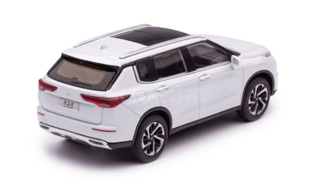 Модель MITSUBISHI OUTLANDER 4WD 2023 white 1:43 (DEALER BOX), масштабная модель, scale43