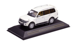 Модель Мitsubishi Pajеrо 5-DОOR 4WD metаlliс-whitе RHD (2010 1/43 FIRST 43 MODELS