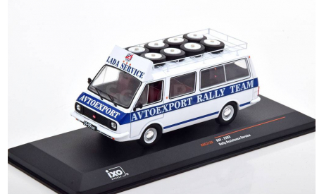 Модель RAF-2203 техничка ’Avtoexport Lada Rally Team’ с багажником и колесами на крыше (1982) 1/43 IXO, масштабная модель, scale43