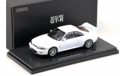 Модель Nissan Skyline GT-R (R33) VSpec 1995 белый 1/43 EBBRO