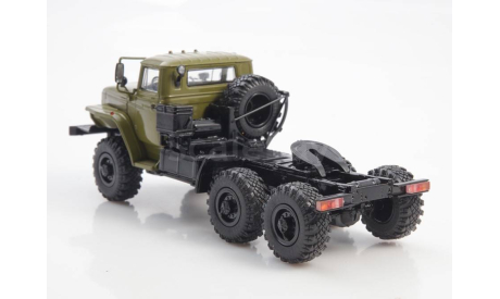 Модель 44202-0311-31 седельный тягач (хаки) 1:43 SSM, сборная модель автомобиля, УРАЛ, scale43
