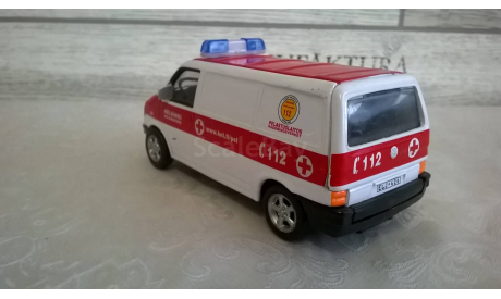 скорая помощь ambulance Volkswagen, масштабная модель, 1:43, 1/43