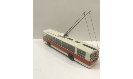 троллейбус ЗИУ-682Г 1991 г, масштабная модель, scale0