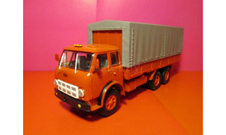 МАЗ 514 с тентом (1974), красный, масштабная модель, НАП, scale43