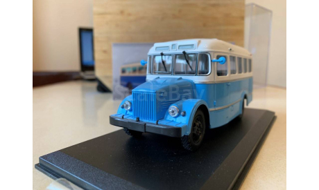 КАвЗ-651 (голубой/белый) ClassicBus, масштабная модель, scale43