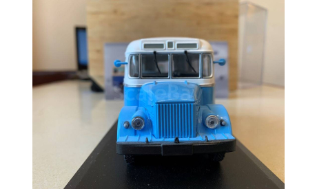 КАвЗ-651 (голубой/белый) ClassicBus, масштабная модель, scale43