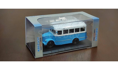 КАвЗ-651 (голубой/белый) ClassicBus, масштабная модель, scale43