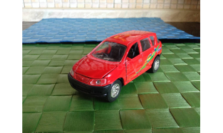 Toyota ~Previa red правый руль, масштабная модель, 1:35, 1/35