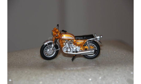 SUZUKI GT 750 J Gold scale 1:43 (motorcycle) Schuko, масштабная модель мотоцикла, Schuco, scale43