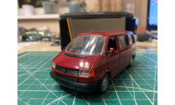 VW Bus T4 Caravelle purle red (Schabak)