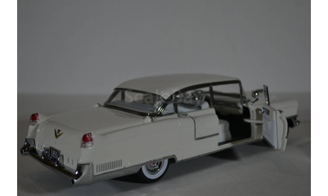 CADILLAC Fleetwood Series 60 1955 белый, масштабная модель, Greenlight Collectibles, scale18