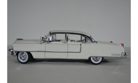 CADILLAC Fleetwood Series 60 1955 белый, масштабная модель, Greenlight Collectibles, scale18