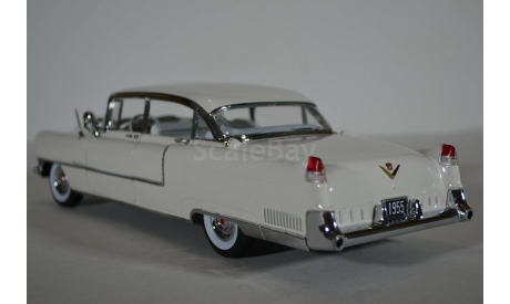 CADILLAC Fleetwood Series 60 1955 белый, масштабная модель, Greenlight Collectibles, scale18