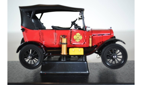 Ford Model T Touring (Fire Chief) - Red 1925, масштабная модель, Sunstar, scale24