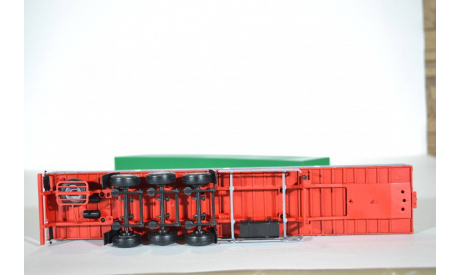 трёхосный полуприцеп МАЗ-9758 (зелёный), сборная модель автомобиля, ИВ Models, scale43