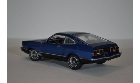 Ford -  1976 Ford Mustang II Mach 1 - Blue w-Black, масштабная модель, 1:18, 1/18, Greenlight Collectibles