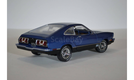 Ford -  1976 Ford Mustang II Mach 1 - Blue w-Black, масштабная модель, 1:18, 1/18, Greenlight Collectibles