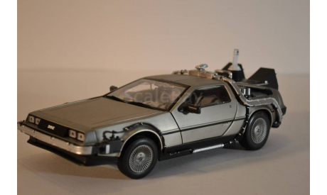 DE LOREAN ’Back to the Future’ (PART II) (из фильма Назад в будущее, ч. 2), масштабная модель, 1:18, 1/18, Sunstar