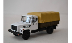Горький-3309 (двиг. Д-245.7 Diesel Turbo) с тентом, (белый-бежевый)