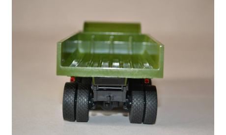 Краз 256Б1 самосвал (ж-зел), масштабная модель, Автоистория (АИСТ), scale43