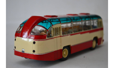 ЛАЗ 695Б красн, масштабная модель, ULTRA Models, scale43