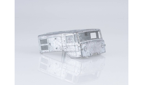 Сборная модель Седельный тягач МАЗ-537, сборная модель автомобиля, AVD Models, scale43