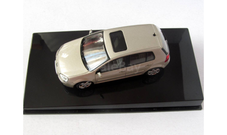 Volkswagen Golf V бежевый металлик AUTOart 1:43 дилерская, масштабная модель, scale43