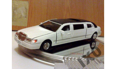 Lincoln Town Car Stretch Limousine 1999, масштабная модель