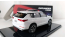 1:43 Mitsubishi Outlander 2023 белый, масштабная модель, scale43, СPM