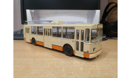Троллейбус ЗИУ-9 SSM, масштабная модель, scale43