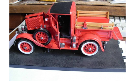 модель 1/18 пожарный Ford A 1931 FIRE-CHIEF PICK UP 1931 Motor City Classics металл, масштабная модель, 1:18