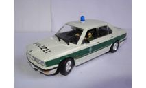 модель 1/43 полицейский BMW 518i E28 Polizei Bond 007 Полиция Universal Hobbies металл 1:43, масштабная модель, scale43