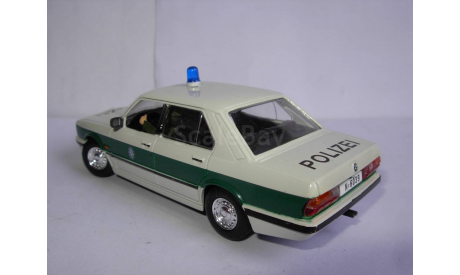 модель 1/43 полицейский BMW 518i E28 Polizei Bond 007 Полиция Universal Hobbies металл 1:43, масштабная модель, scale43