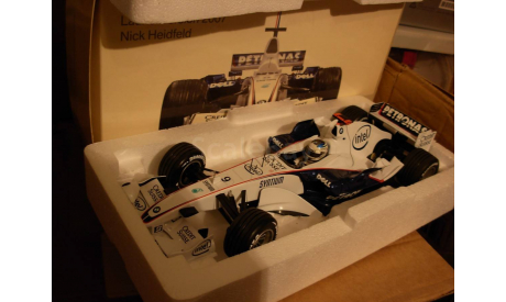 модель F1 Формулы 1 1/18 BMW Sauber F1.06 Launch version 2007 #9 Nick Heifeld Minichamps металл, масштабная модель, 1:18