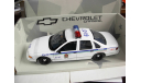модель 1/18 Chevrolet Caprice Brossard Police Canada полиция 21023 UT 1:18, масштабная модель, scale18, UT Models