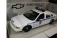 модель 1/18 Chevrolet Caprice Brossard Police Canada полиция 21023 UT 1:18, масштабная модель, scale18, UT Models
