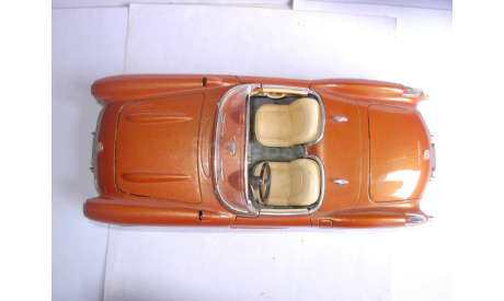 модель 1/18 Chevrolet Corvette 1957 Burago Italy металл 1:18, масштабная модель, scale18, BBurago