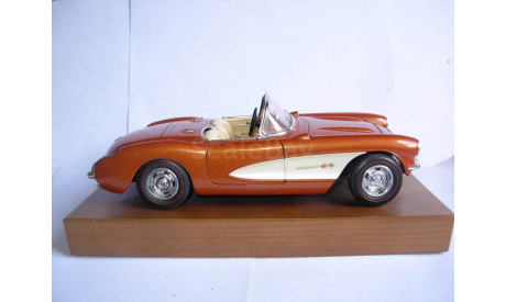 модель 1/18 Chevrolet Corvette 1957 Burago Italy металл 1:18, масштабная модель, scale18, BBurago