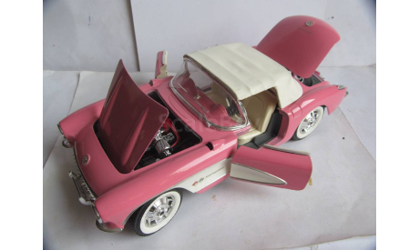 модель 1/18 Chevrolet Corvette 1957 Burago Italy металл 1:18, масштабная модель, BBurago, scale18