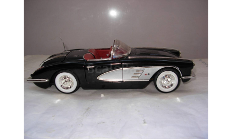 модель 1/18 Chevrolet Corvette 1958 Motormax металл 1:18, масштабная модель, scale18