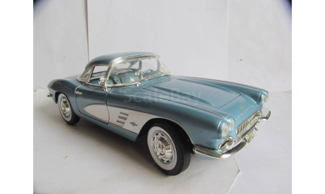 модель 1/18 Chevrolet Corvette 1961 Hard Top C1 ERTL металл 1:18, масштабная модель, scale18