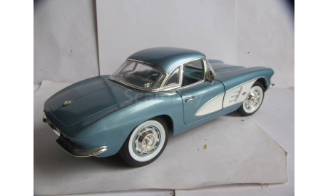 модель 1/18 Chevrolet Corvette 1961 Hard Top C1 ERTL металл 1:18, масштабная модель, scale18
