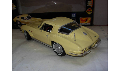 модель 1/18 Chevrolet Corvette Stingray 1965 Maisto металл 1:18, масштабная модель, scale18