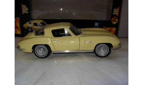 модель 1/18 Chevrolet Corvette Stingray 1965 Maisto металл 1:18, масштабная модель, scale18
