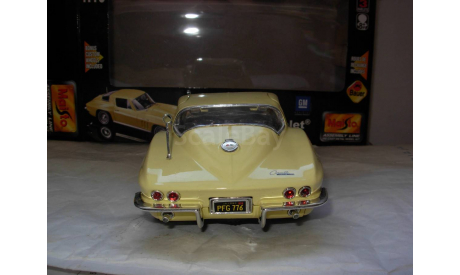 модель 1/18 Chevrolet Corvette Stingray 1965 Maisto металл 1:18, масштабная модель, scale18